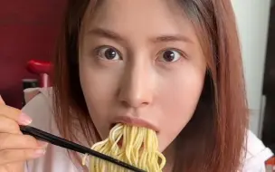 经过一天的不懈努力 这个女人成功的瘦了0.01斤