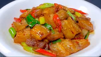 这才是五花肉好吃的做法，营养丰富又下饭