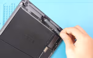 iPad 8 10.2 开机音量排线 更换教程 拆机步骤