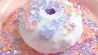 做四个不同形状填充物的手作球