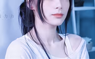 原来真有人能美成这样，是不可触及的漂亮