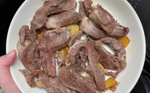 只要你有一个电饭煲就能做出这道➡️（少盐版）盐焗猪心