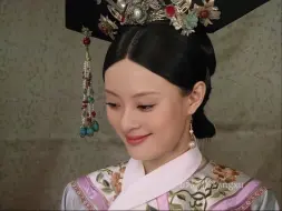 原来她们的耳环都是和头饰搭配的！衬的她们好灵好美啊