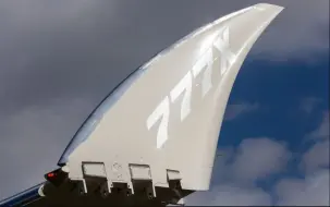 波音777X折叠翼尖，更方便在机场或机库停放