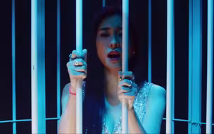 张碧晨演唱！电影《消失的她》片尾曲《笼》MV