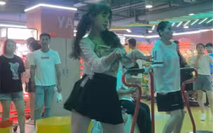 双马尾在线蹦迪，Bboom bboom跳舞机正面