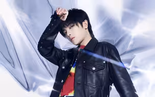 【歌手】华晨宇《新世界》，皮衣帅气登台演唱鸟巢演唱会压轴曲！