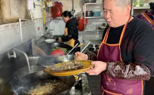 四川大邑黜江镇，街边宝藏馆子，糖醋鱼每桌必点，食客赞不绝口！