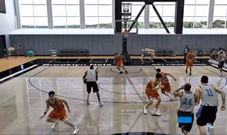 疑似灌篮湘北五虎VS四大分卫训练赛流出。