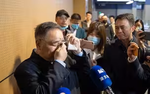 重回武汉方舱医院，张伯礼难掩激动流下热泪：这是曾经战斗过的地方