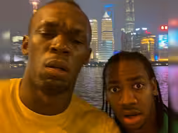 “已模糊的镜头拉不回从前”