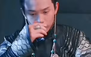 他从来没有偏向过别人，他偏向的人，一直都是你