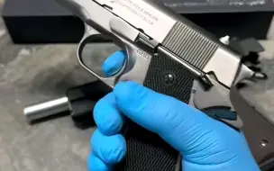 牛头六代1911钨钢拉丝色还有黑色，你更喜欢哪款皮肤？