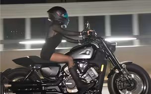 闪600v4发动机四出排气复古巡航车