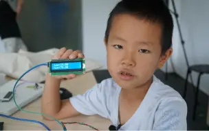 LCD1602 环境温湿度检测仪 周圣得（一年级）