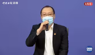 82岁老人出院要跟医生合影：这将是我最珍贵的照片