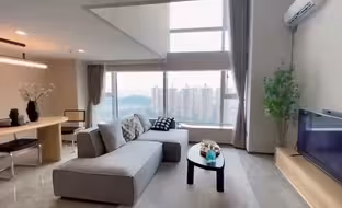 广州市中心复式公寓，全款26.5万，首付5万，即买即入住，准现房，民水民电可以明火，上实体楼选单位这还不心动吗？