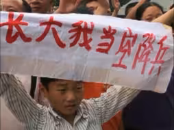 2008年汶川地震，你还记得这个男孩吗？