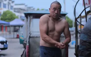 当街光膀子秀肌肉！卖汤大叔这辈子活明白了：没有健康就是一场空