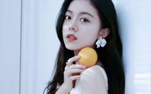 “谁能不爱美女的反差感呢”
