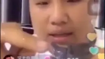 虎哥直播咬刀哥