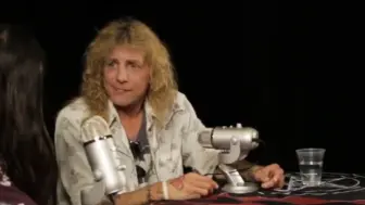 【中字渣翻】爱之使者Steven Adler暖心解释为什么自己喜欢拥抱别人&传授护发秘诀，化身人生导师教授交友知识