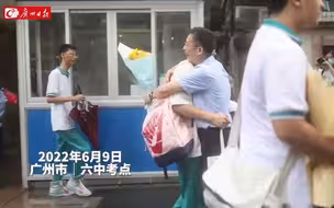 高考考点旁花店生意兴旺，象征“一举夺魁”的向日葵成标配