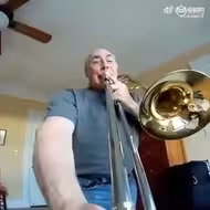 摄像头不要安在乐器上啊！