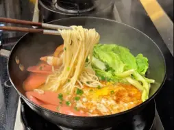 速成早餐｜一碗清汤面最是暖人心🍜最近不能吃辛辣刺激，简单煮一碗清汤面🍜简简单单却最是暖人心❤️