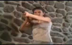 第一个掐寄了，第二个肚子中弹疼哭了