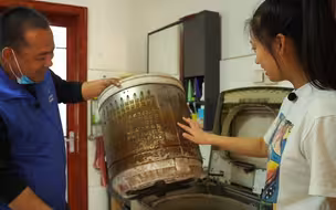20W粉丝主播前段找了两个师傅清洗洗衣机，清洗效果非常不满意，我们的服务能让她满意吗