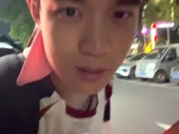 鸡哥的新粉色发带也太骚了吧 ！！！