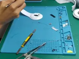 #耳机 就裂了一小口维修费竟然要一二百？？#beats耳机维修