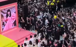迪丽热巴真实路人缘？？究竟是谁买断生图？？？              就是说，某些上不得台面的别来乱扣生图买断的帽子！