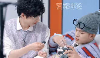 是不是在哥哥眼里，凯凯还是个小孩子来着