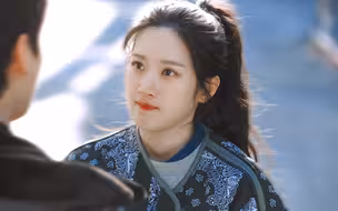 “难怪《女神降临》找她当女主角，姐在新剧里的颜值和造型依旧稳定发挥！！！”