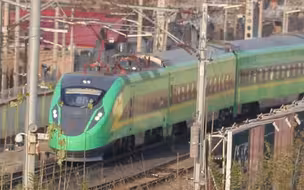 【穿正线的桶】D6657次CR200J-6004(J0011,12)穿京广正线进保定站10道停车