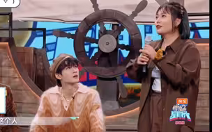 何老师说的是:一个带着爱！！啊～檀健次和李雪琴我磕定了！！