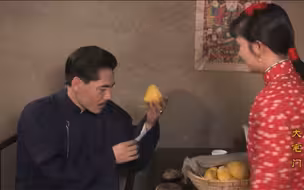 白景琦吃窝头就大腌萝卜，那叫一个香！