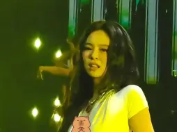 关于JENNIE边摘手套边撩我的那10秒