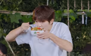 有多的盒饭他能吃三碗：李昊横扫餐桌记＃猛男