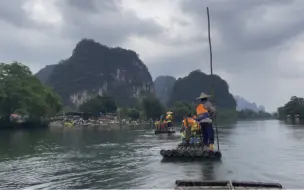桂林阳朔的竹筏，320块