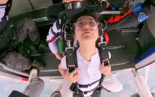 暑假就来成都跳伞吧