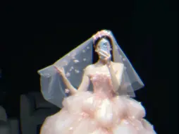 希望我的闺蜜能穿上最美的婚纱嫁给最爱的人