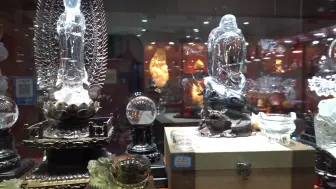 白水晶摆件精品白水晶是所有水晶中最便宜的一个级别了，但是这几种白水晶我买不起