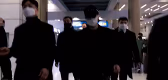 【闵玧其 SUGA】211223仁川机场入境 这大哥既视感保镖都被猫猫气势压下去了……