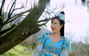 小丑女被美女附身去搔首弄姿。