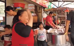 零食大作战 |老外第一次吃黑芝麻糊