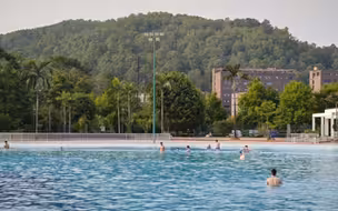 北京师范大学珠海校区露天超大游泳馆
