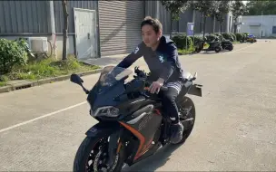 试骑摩友的无极300RR仿赛！2万不到国产之光！
